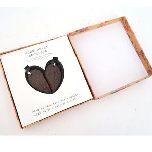 PAGE 19 wood heart pendant split necklace NWT